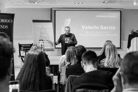 Las sesiones de trabajo ponen el foco en ordenar conversaciones, definir roles y reducir fricciones que afectan al negocio