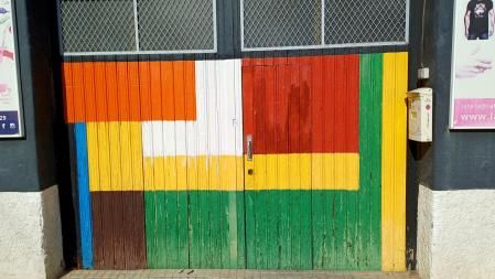 La puerta de Piet Mondrian en Terrassa.