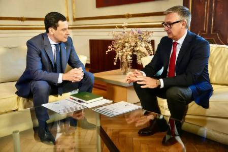 Juan Manuel Moreno Bonilla y Manuel Gariva, portavoz parlamentario de Vox en Andalucía