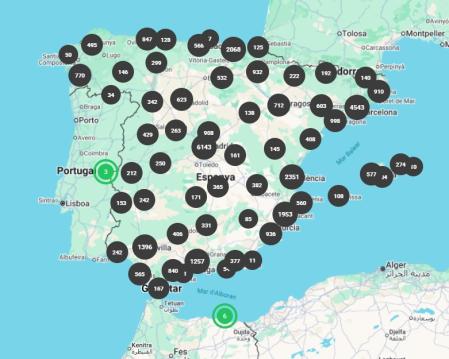 Pinchando sobre cada punto negro en el mapa de España se accede a información detallada de esa zona y sus estaciones de recarga&nbsp;