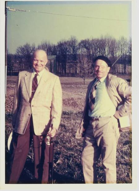 Zenon Schreiber fue el primer jardinero jefe de Faust. Suizo de nacimiento, años más tarde emigró a Estados Unidos donde triunfó como diseñador de jardines de rocallas. En la foto con el presidente David. D. Eisenhower, que le encargó el diseño de los jardines de la residencia oficial de Camp David (Mariland, USA).