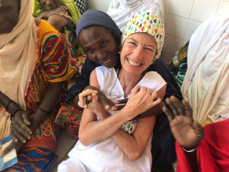 “El mundo es ancho y amplio y ayudar a los demás nos ayuda a nosotros mismos”, asegura Elena Barraquer