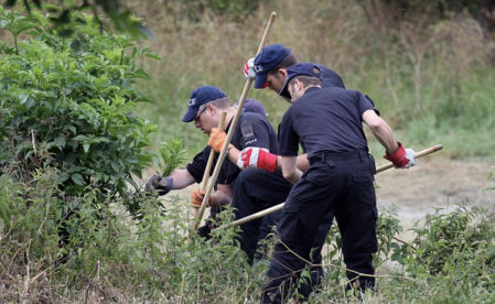 La policía registra el lugar donde Nahid Almanea fue asesinado por James Fairweather