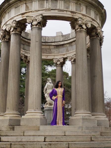 Sacerdotisa en el templete de Baco