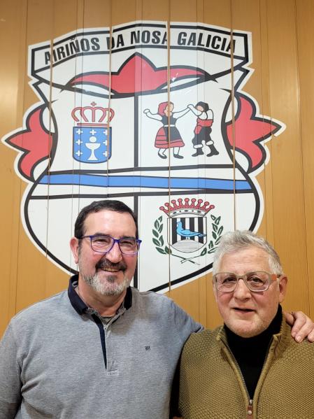 Fabián Cárdenas y Xose Canosa en el centro cultural gallego de Santa Coloma .
