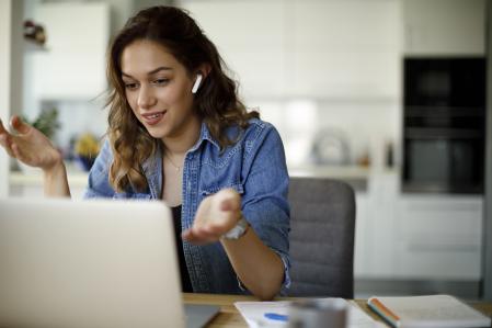 Las comunicaciones de la Gen Z se producen más a través del ordenador que cara a cara.