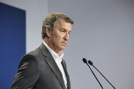 El presidente del PP, Alberto Núñez Feijóo, durante una rueda de prensa posterior a la reunión del Comité de Dirección del PP, en la sede del partido, a 25 de agosto de 2025, en Madrid (España). Durante la comparecencia, el líder del PP, ha hablado sobre los incendios de los últimos días.