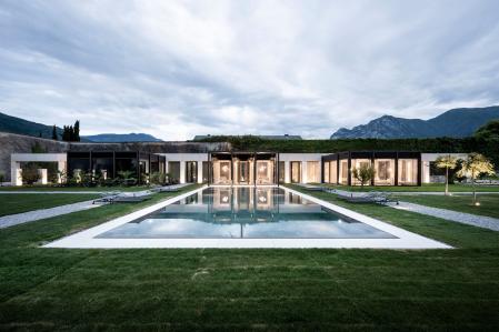 Piscina exterior en el Monastero Arx Vivendi