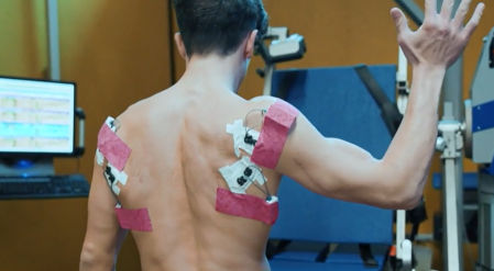 Justo después de proclamarse campeón por séptima vez, Marc Márquez se cayó en el Gran Premio de Indonesia y se rompió los ligamentos del hombro derecho