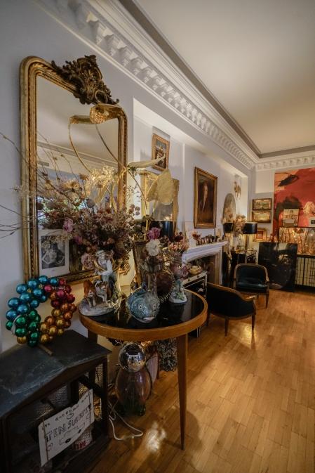 El amplio piso de alquiler del paseo de La Habana donde vive Ponte le permite albergar a la vez y con comodidad su vida familiar y su actividad como diseñadora