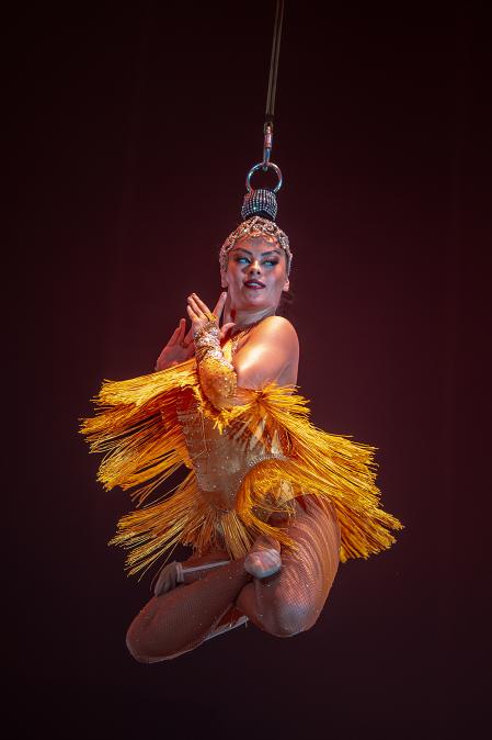 La artista mexicana Lucero Méndez realizará un espectáculo de suspensión capilar.