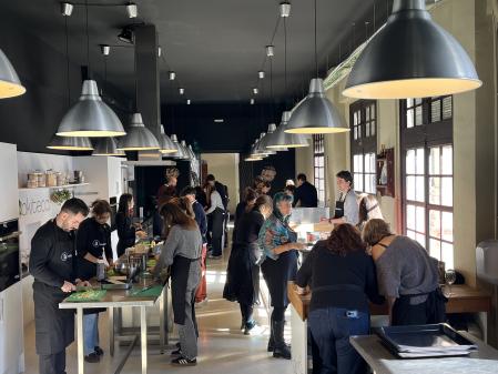 Cookiteca nació con una idea sencilla: acercar la cocina a todo tipo de público, sin barreras de edad ni de experiencia