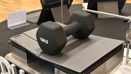 El Zenbook Duo, fabricado en Ceraluminum.