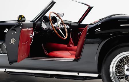 El Ferrari 250 GT California Spider, en producción hasta 1963, es uno de los descapotables más bellos jamás fabricados en Maranello 