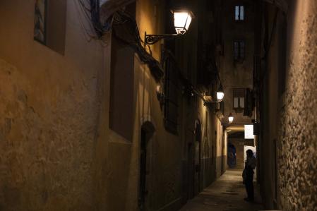 Las calles con una iluminación de toda la vida presentan un aspecto más inquietante