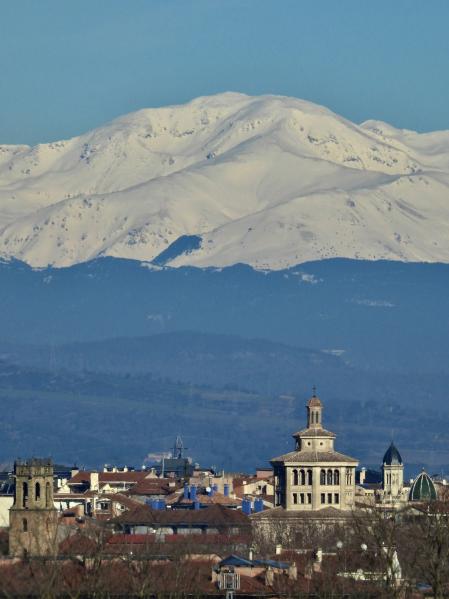 Puigmal nevado visto desde Vic.