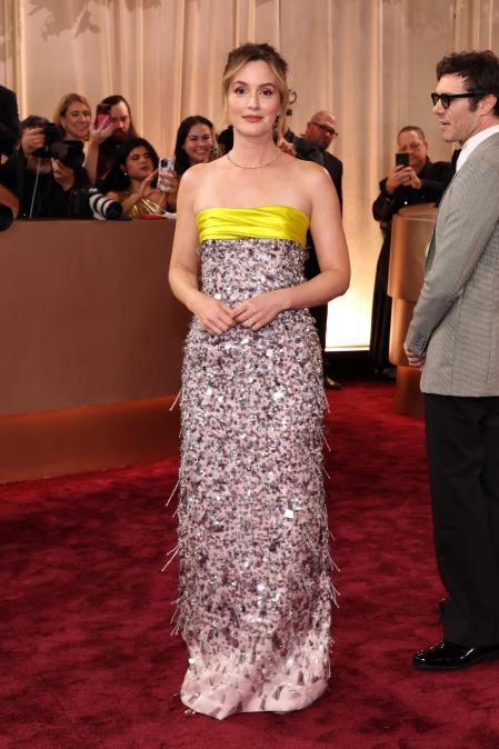 Leighton Meester con un diseño palara de honor con cristales incrustados.&nbsp;