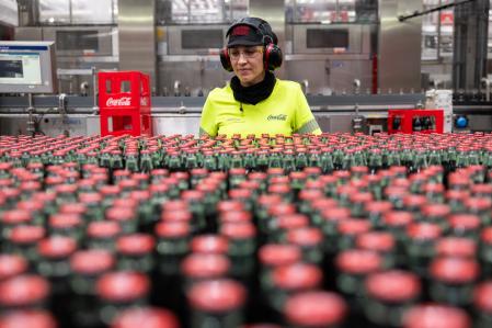 El programa de Coca-Cola 'Mares Circulares' ha formado a más de 5.600 personas en reciclaje y economía circular