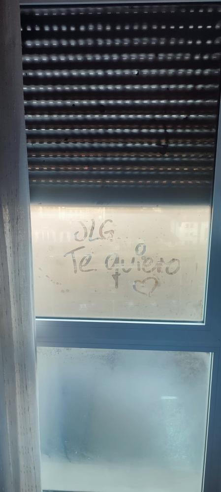 Cuando el frío te ofrece una pizarra para expresar los sentimientos.