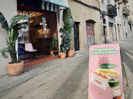 Sando Café Sando, ubicado en el Carrer del Comerç 16, Barcelona