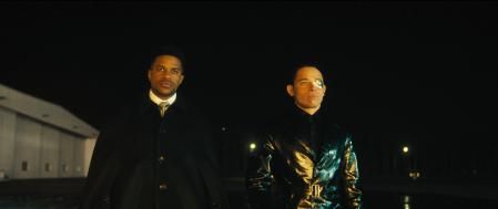 Jeremy Pope, habitual de Murphy, con Anthony Ramos, que interpreta al sicario llamado The Assassin.