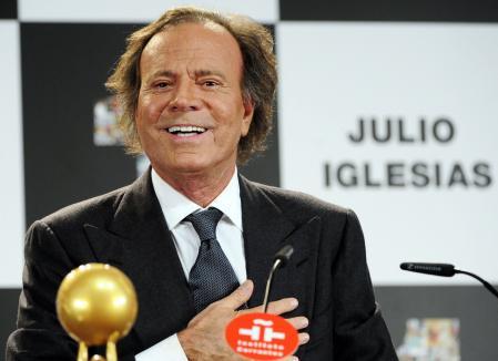 Durante tres años de investigación periodística, elDiario.es y Univision Noticias han contactado con 15 extrabajadores de Julio Iglesias.