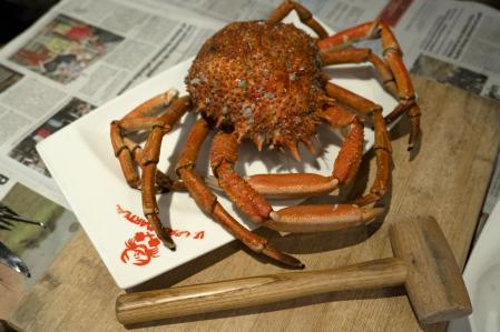 El restaurante Brest: Le Crabe Marteau es una institución de la zona, los cangrejos se comen con las manos, babero puesto y mazo de madera