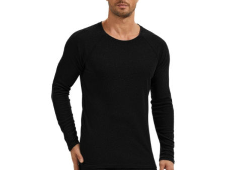 Camiseta térmica negra de manga larga para hombre, ajustada y de cuello redondo, diseñada como capa base para el invierno