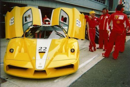 Phil Bachman con su FXX amarillo, que ha recorrido tan solo 2.318 km