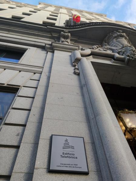 Entrada al Edificio Telefónica.
