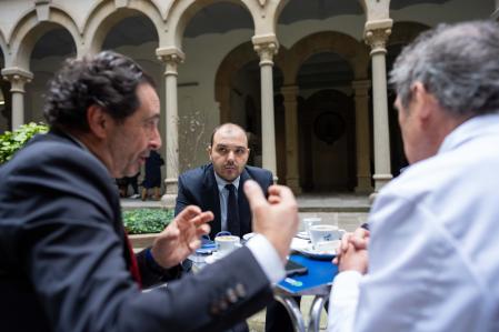 Joan Guàrdia, Albert Dalmau y Josep Maria Campistol, en la facultad de Medicina de la la UB&nbsp;