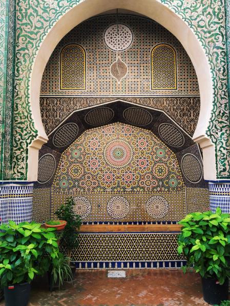 Una fuente en la medina de Fez