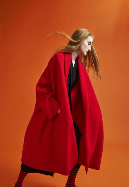 En las tiendas de Sybilla se exhibe en la actualidad su colección Fuego