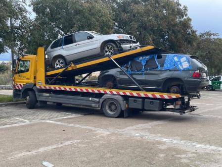 La grúa retiró vehículos utilizados por indigentes para pernoctar .