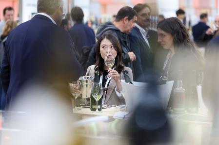 Los menores de 30 años redefinen la relación con el vino desde la frescura, la ligereza y la conveniencia&nbsp;