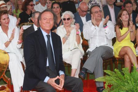 La Fiscalía de la Audiencia Nacional investiga a Julio por los testimonios que apuntan a presuntos delitos de trata, acoso y agresión sexual, además de condiciones laborales abusivas.