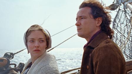 Amanda Seyfried y Lewis Pullman en una escena de 'El testamento de Ann Lee'.
