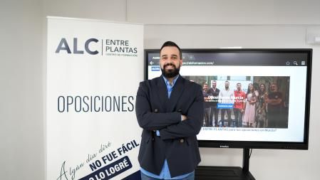 Arturo López compagina la dirección del centro con la preparación de sus alumnos