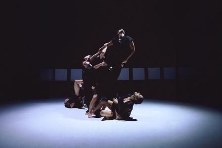 Miquel Barcelona y su grupo de bailarines en 'Orgía. '