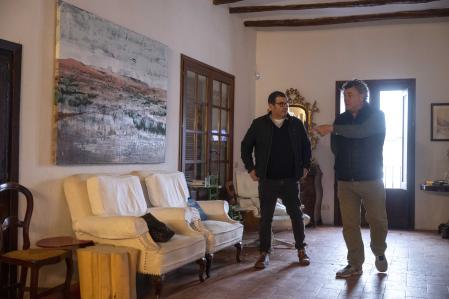 Los hermanos Torelló en su masía familiar, en uno de los puntos donde se atendió a los heridos 