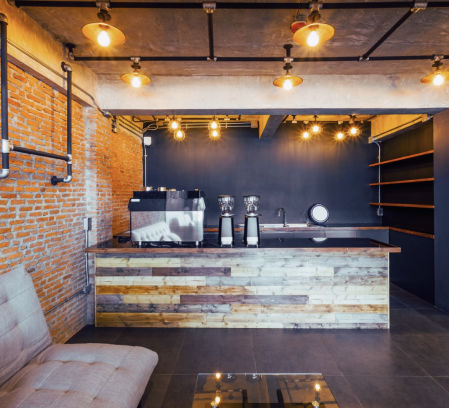 La reforma de un bar o cafetería requiere combinar diseño, funcionalidad y una planificación ajustada a la actividad diaria del local