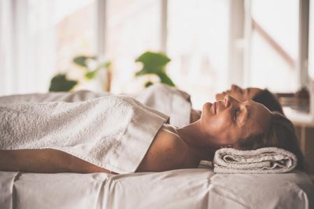 Masaje conjunto con amigas