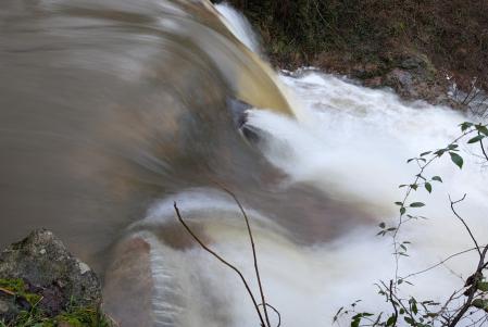 Riera Major muy cargada de agua a su paso por Viladrau.