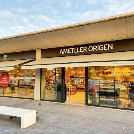 Puerta de acceso de uno de los establecimientos del grupo agroalimentario y de distribución Ametller Origen