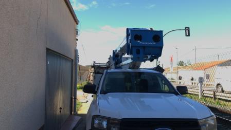 La grúa contra la que ha chocado el tren en Alumbres (Cartagena)