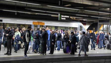 La normalidad, un día de avería en la barcelonesa estación de Sants