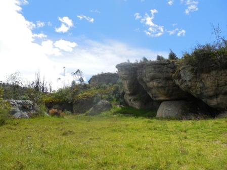 El sitio arqueológico de Tequendama I está ubicado en el límite de la Sabana de Bogotá, en Cundinamarca (Colombia).