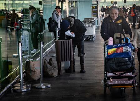 Las personas sin techo tampoco pueden entrar en el aeropuerto de Barcelona