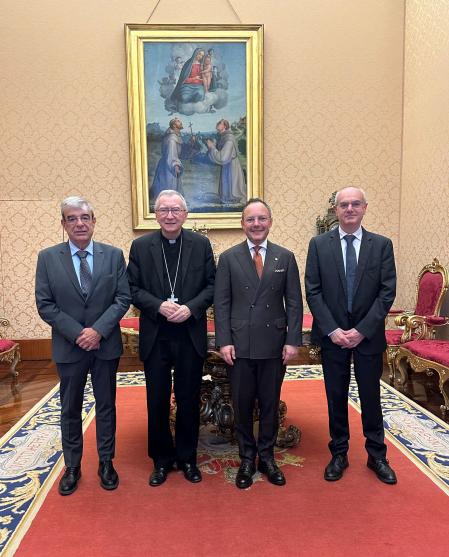 El ministro de Relaciones Institucionales de Andorra, Ladislau Baró, el cardenal Pietro Parolin, el jefe de gobierno, Xavier Espot, y el embajador, Carles Álvarez Marfany, el 23 de octubre en Roma 