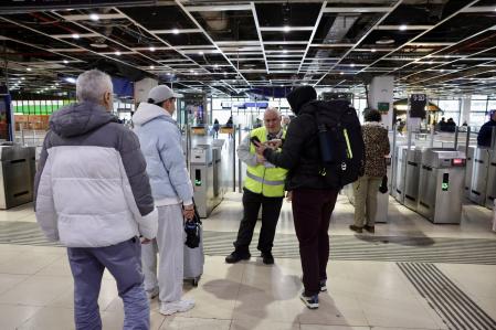 Caos en la estación de Sants: muchos usuarios se han quedado sin transportes alternativos